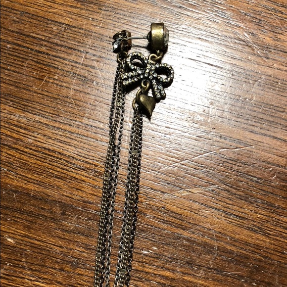 Unique Besty Johnson Earrings 🎀 - Picture 3 of 4